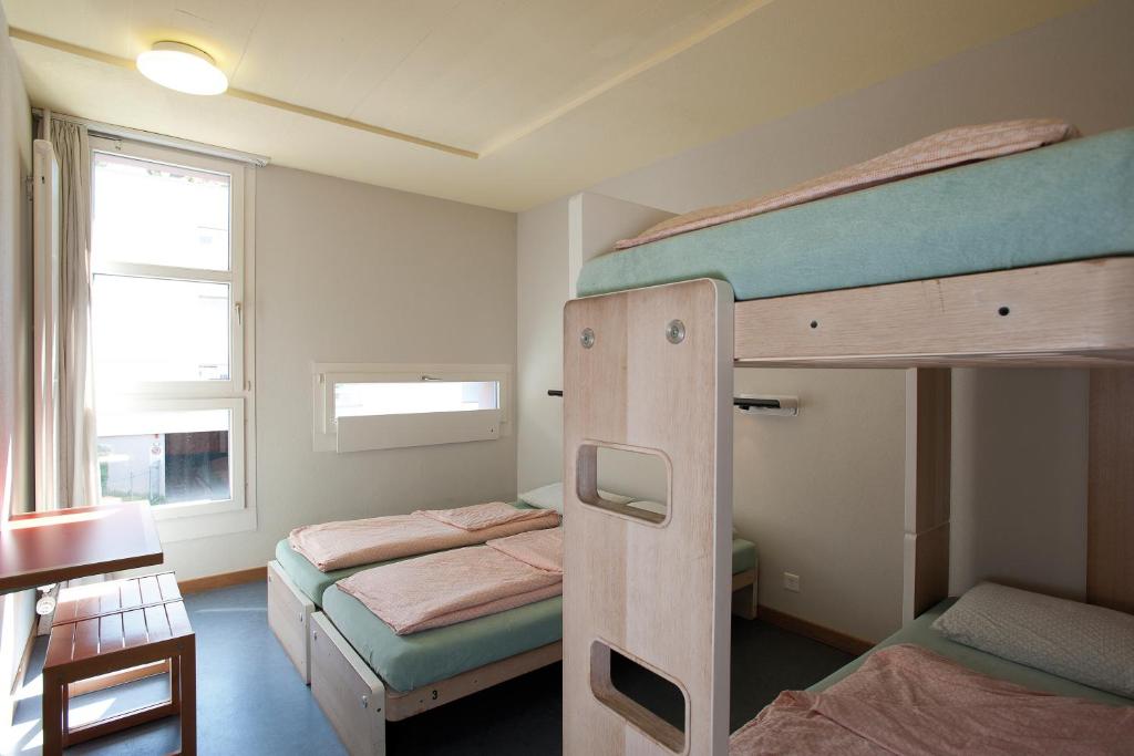 Четырехместный (Четырехместный номер с собственной ванной комнатой) хостела Zurich Youth Hostel, Цюрих