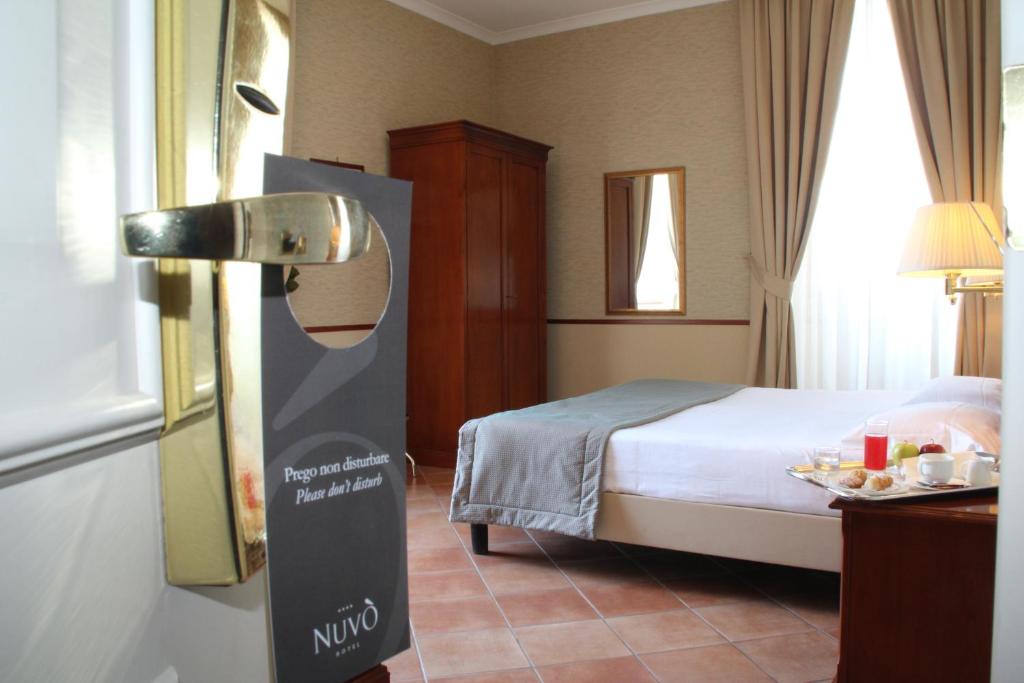 Двухместный (Двухместный номер с 1 кроватью или 2 отдельными кроватями) отеля Hotel Nuvò, Неаполь
