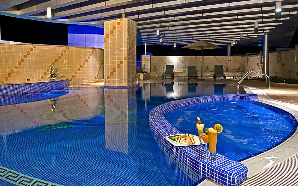 Двухместный (Двухместный номер Делюкс с 2 отдельными кроватями) отеля City Seasons Hotel Dubai, Дубай