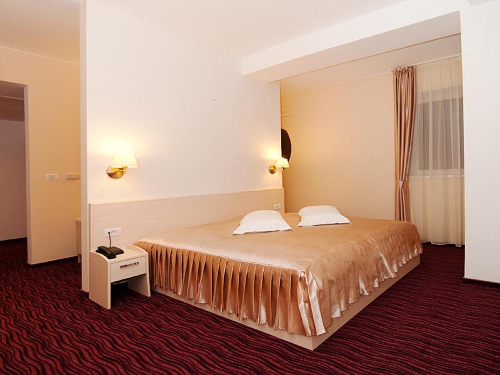 Двухместный (Стандартный двухместный номер с 1 кроватью и доступом в спа-центр) отеля Hotel Nevis Wellness & SPA, Орадя