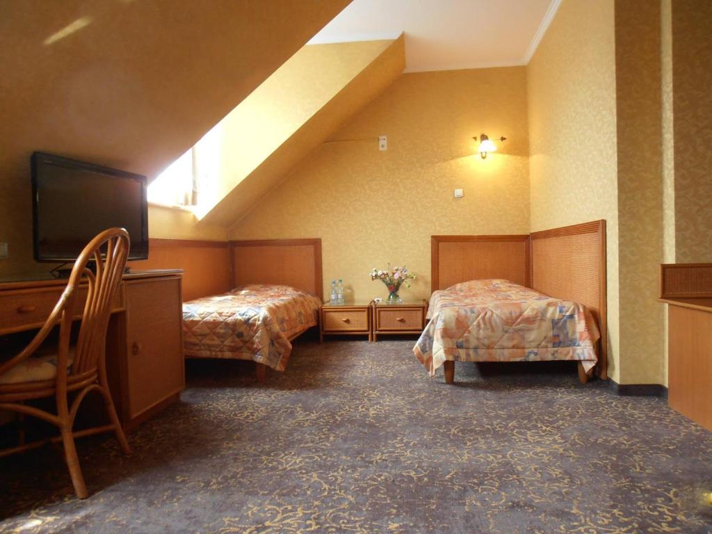 Двухместный (Двухместный номер с 2 отдельными кроватями и ванной комнатой) отеля Hotel Calisia, Калиш