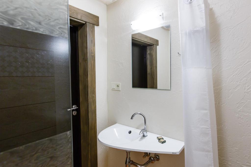 Трехместный (Трехместный номер - Подходит для гостей с ограниченными физическими возможностями) отеля Agate Hotel, Елгава
