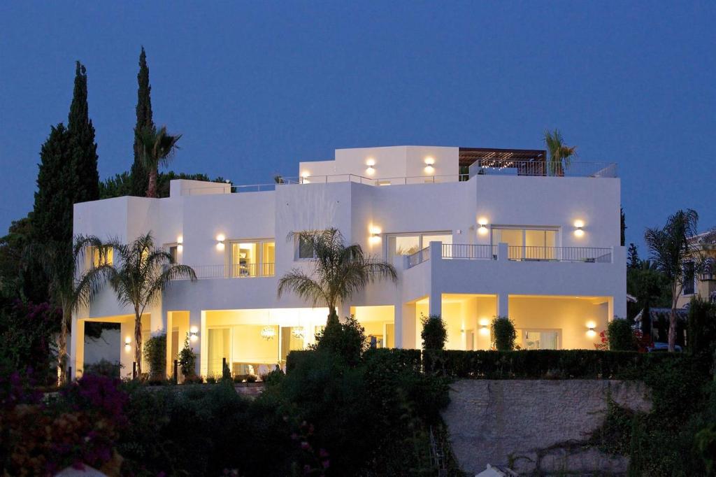 24550-EXQUISITE VILLA NEAR BEACH - HEATED POOL