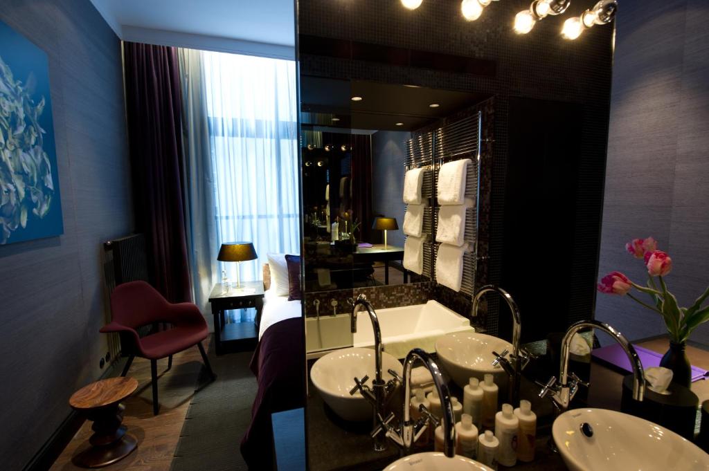 Двухместный (Улучшенный двухместный номер с 1 кроватью) отеля Canal House, Амстердам