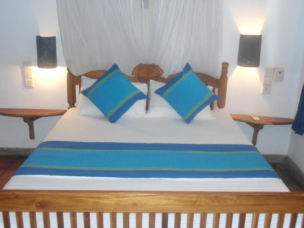 Двухместный (Двухместный номер Делюкс с 1 кроватью и балконом) отеля Little Paradise Tourist Guest House and Holiday Home, Анурадхапура