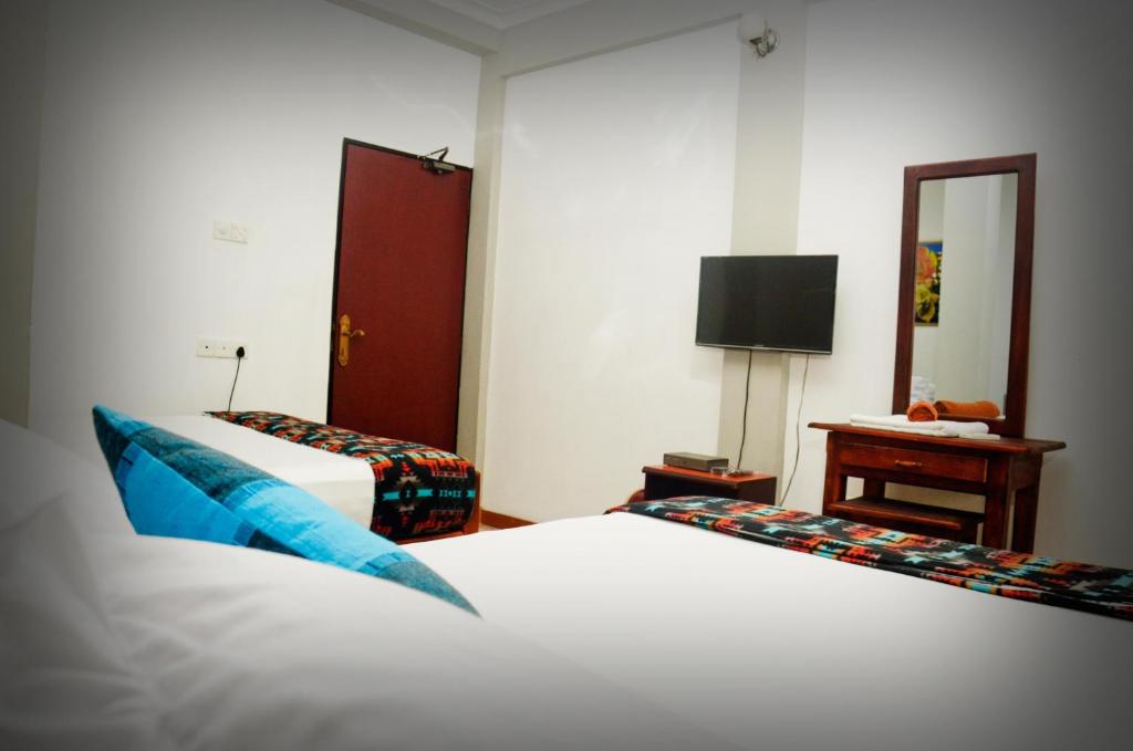 Четырехместный (Четырехместный номер) отеля CTC Receptions, Анурадхапура