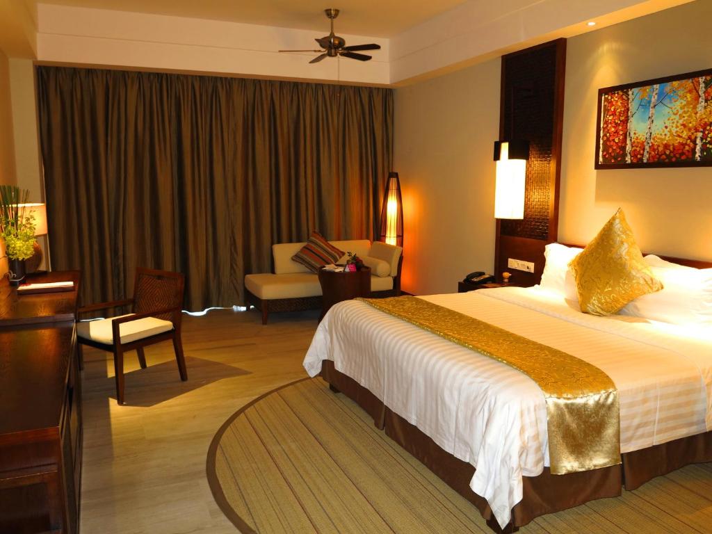 Двухместный (Улучшенный двухместный номер с 2 отдельными кроватями) курортного отеля Crowne Plaza Danang, Дананг