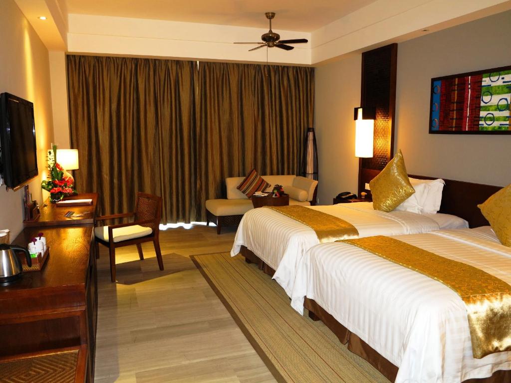 Двухместный (Двухместный номер «Премьер» с 2 отдельными кроватями и видом на сад) курортного отеля Crowne Plaza Danang, Дананг
