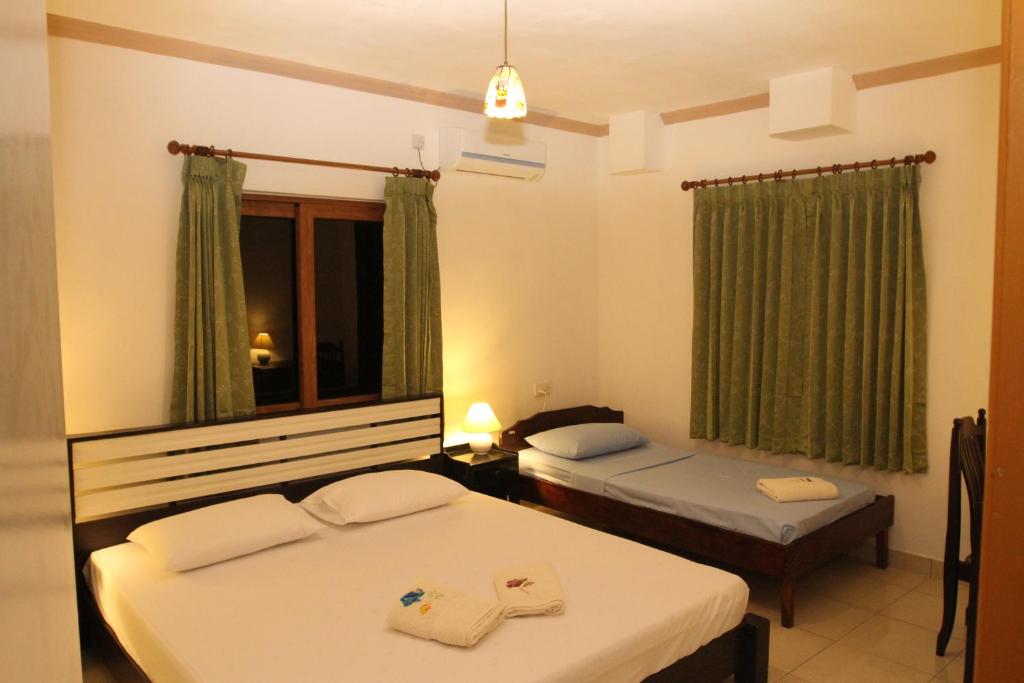 Апартаменты (Апартаменты с балконом) гостевого дома Forest Lodge, Бель-Омбр (Индийский океан)