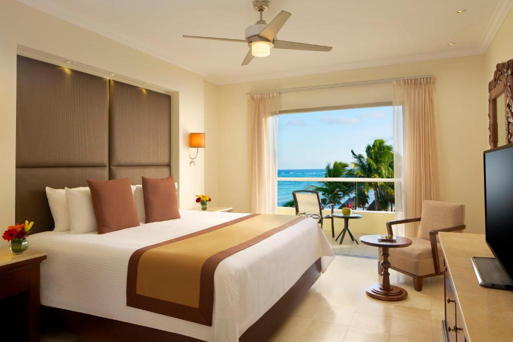 Двухместный (Номер Делюкс с кроватью размера «king-size», вид на океан) курортного отеля Dreams Tulum Resort & Spa - All Inclusive, Тулум