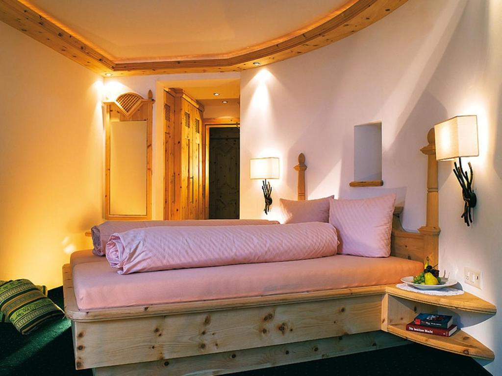 Двухместный (Улучшенный двухместный номер с 1 кроватью) отеля Hotel des Alpes, Замнаун