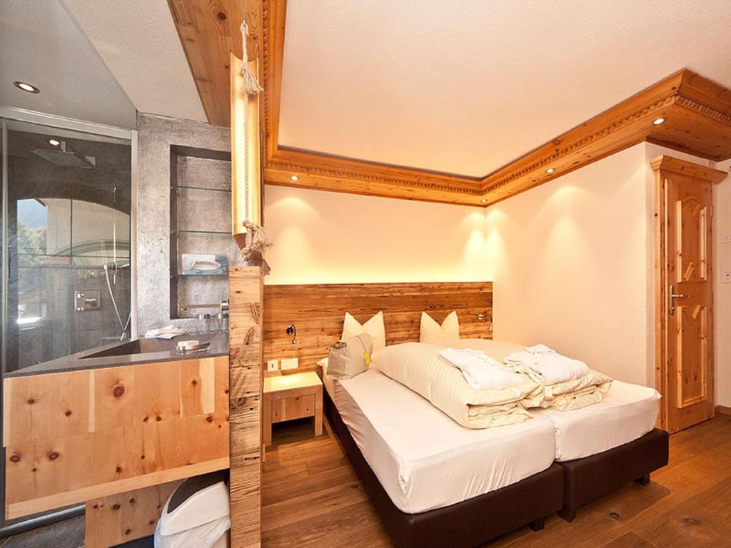 Двухместный (Двухместный номер с 1 кроватью и базовыми удобствами) отеля Hotel des Alpes, Замнаун