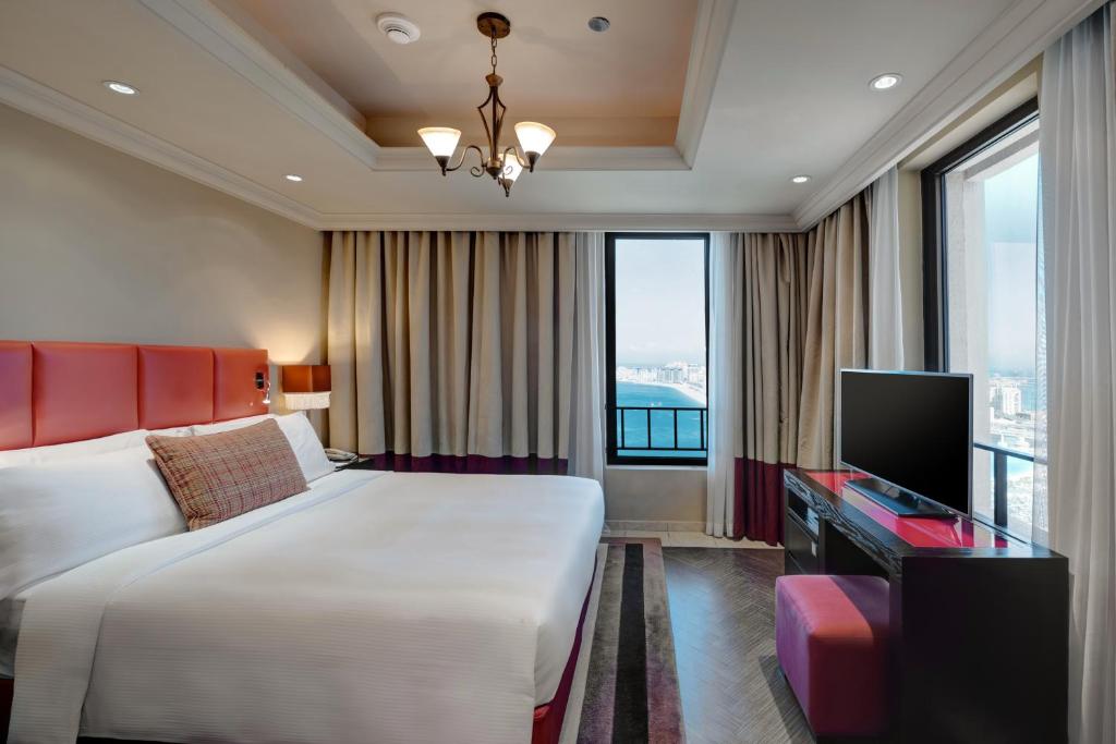 Апартаменты (Апартаменты с 1 спальней и видом на море) отеля Arjaan by Rotana - Dubai Media City, Дубай