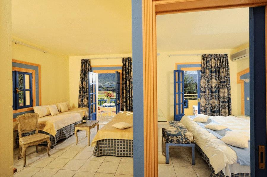 Апартаменты (Лучшее предложение — Полулюкс с боковым видом на море (для 4 взрослых)) апарт-отеля Parthenis Hotel & Suites, Малиа