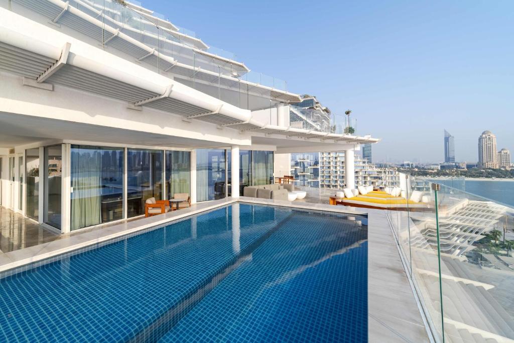 Апартаменты (Резиденция с 3 спальнями и собственным бассейном) курортного отеля Five Palm Jumeirah Dubai, Дубай