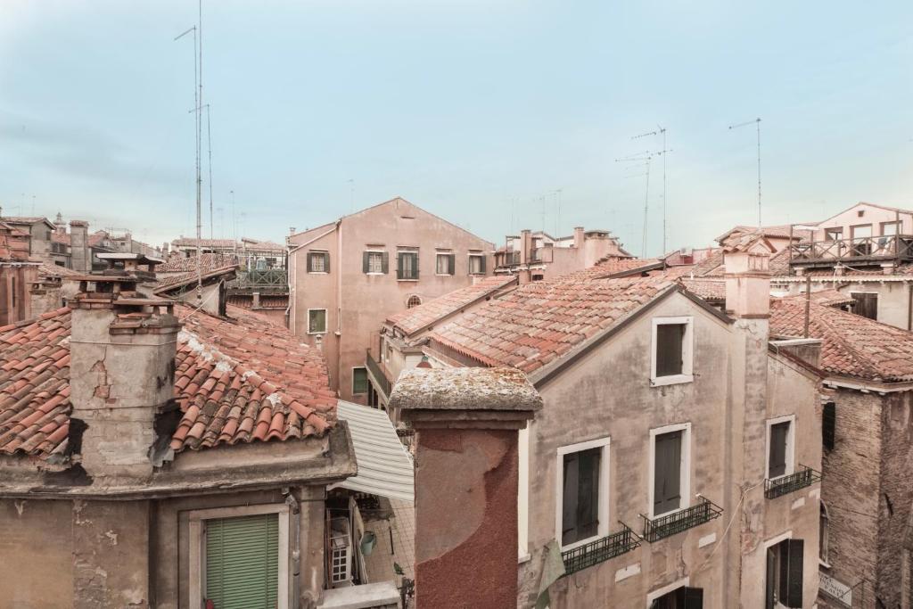 Апартаменты (Апартаменты в мансарде) апартамента Palazzetto San Lio, Rialto, Венеция