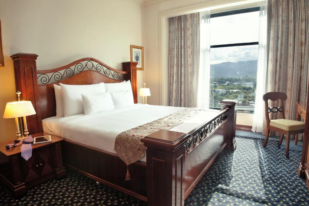 Сьюит (Люкс «Амбассадор») отеля Waterfront Cebu City Hotel & Casino, Себу