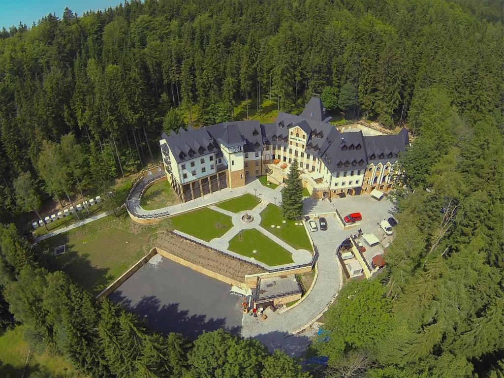 Отель Spa hotel Zámek Lužec, Карловы Вары