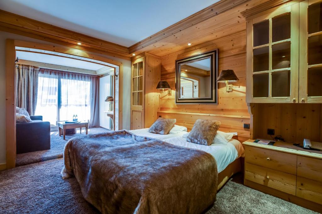 Двухместный (Классический двухместный номер с 1 кроватью - Гостиная и вид на горы) отеля Hotel Tsanteleina, Валь-дизер