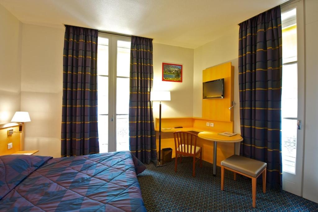 Двухместный (Двухместный номер с 1 кроватью) отеля Hotel Le Bourbon Pau Centre, По
