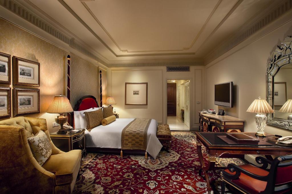 Двухместный (Royal Club Room with Lounge Access including cocktail hours) отеля The Leela Palace New Delhi, Нью-Дели
