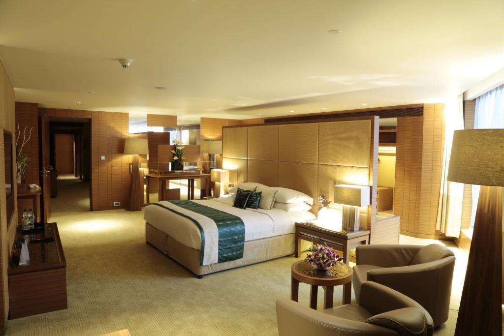 Сьюит (Улучшенный люкс) отеля Hotel Sahara Star, Мумбай