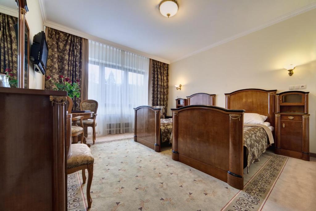 Двухместный (Двухместный номер с 2 отдельными кроватями) отеля Hotel Prezydent Krynica Zdrój, Крыница