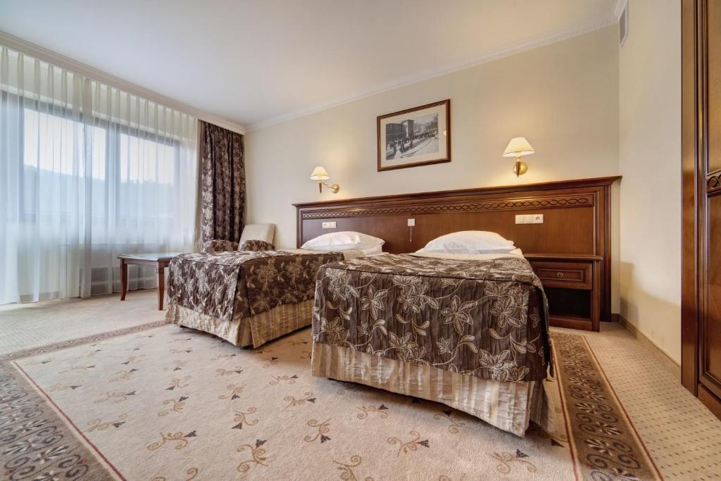 Двухместный (Классический двухместный номер с 2 отдельными кроватями) отеля Hotel Prezydent Krynica Zdrój, Крыница
