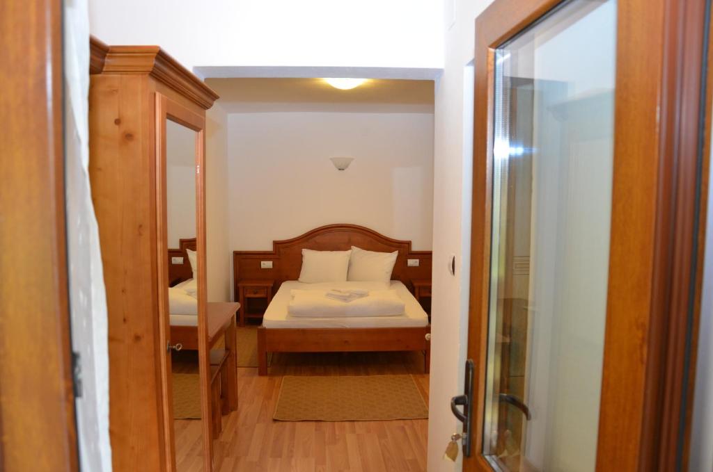 Двухместный (Двухместный номер с 1 кроватью и собственной ванной комнатой) отеля LaPociu, Аришени