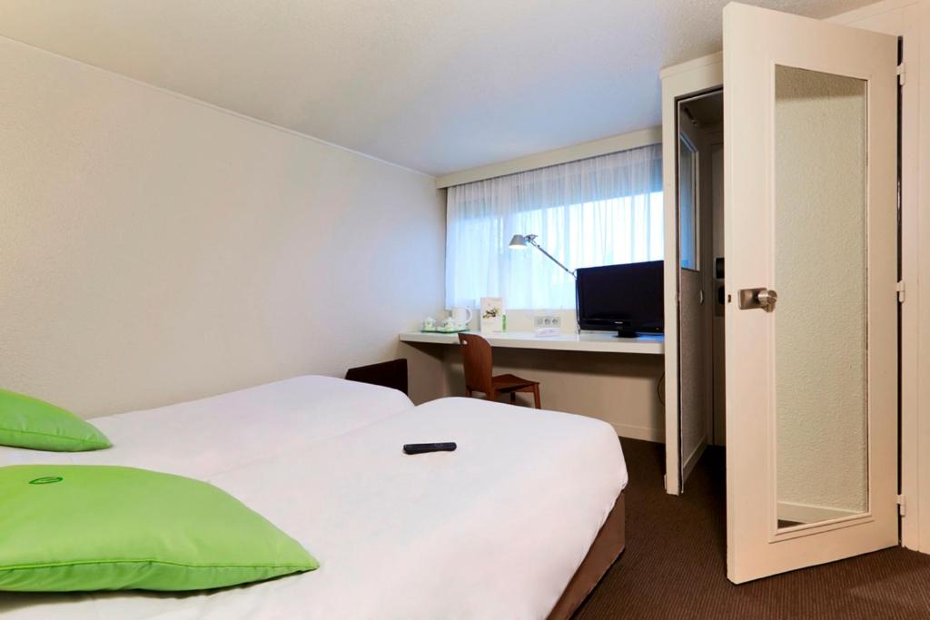 Двухместный (Улучшенный двухместный номер с 2 отдельными кроватями) отеля Campanile Metz Est Technopole, Мец