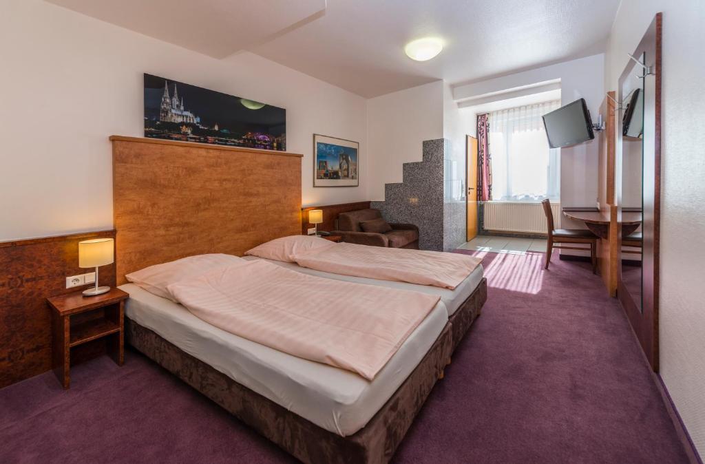 Двухместный (Двухместный номер с 1 кроватью или 2 отдельными кроватями) отеля Breslauer Hof Am Dom, Кельн