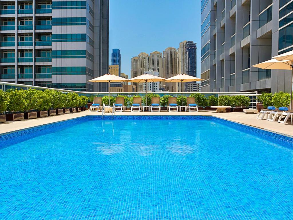 Двухместный (Специальное дневное предложение - Двухместный номер «Премиум» с 1 кроватью и правом посещения бассейна, кредит в размере 100 дирхамов ОАЭ на еду и напитки (номер только для дневного пребывания с 09:00 до 18:00)) отеля Armada BlueBay, Дубай