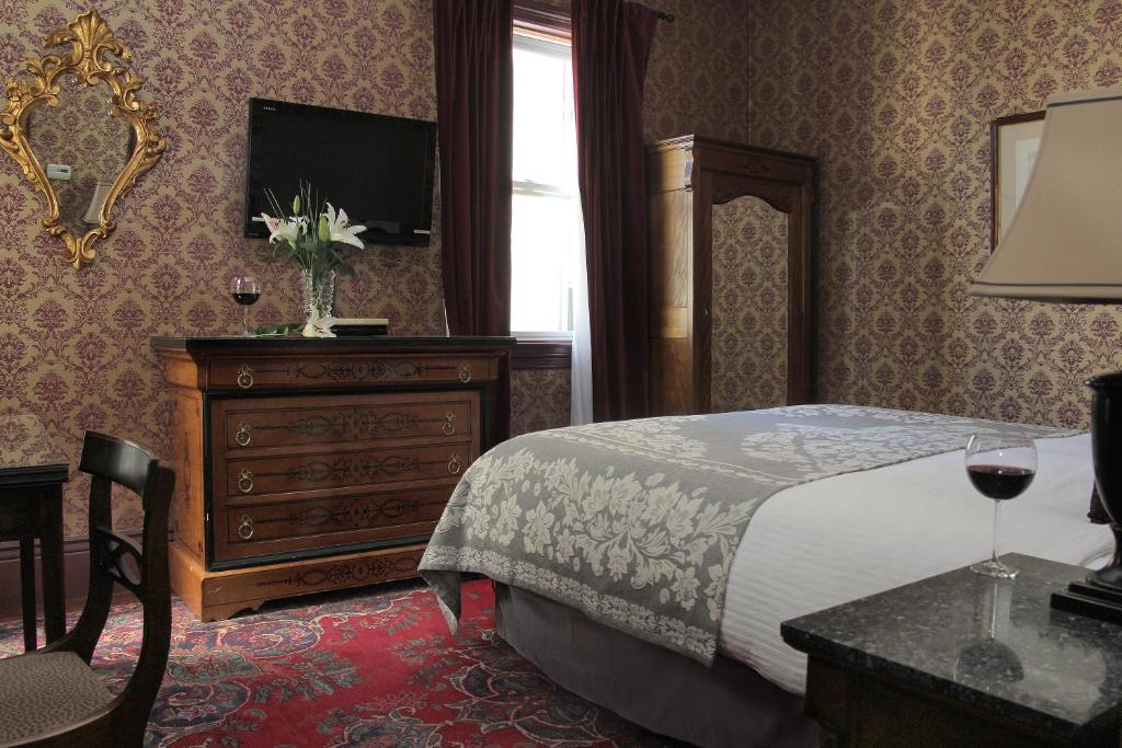 Двухместный (Номер Делюкс с кроватью размера «king-size») отеля Monte Cristo Bed and Breakfast, Сан-Франциско