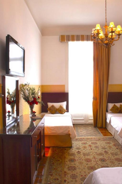 Трехместный (Трехместный номер с собственной ванной комнатой и видом на море) отеля Philip House Hotel, Александрия