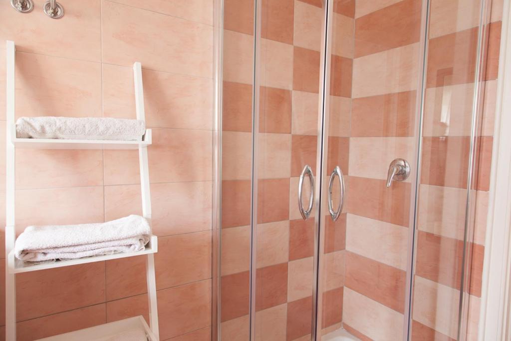 Трехместный (Трехместный номер с собственной ванной комнатой) отеля Bed & Breakfast Cicerone 60, Рим