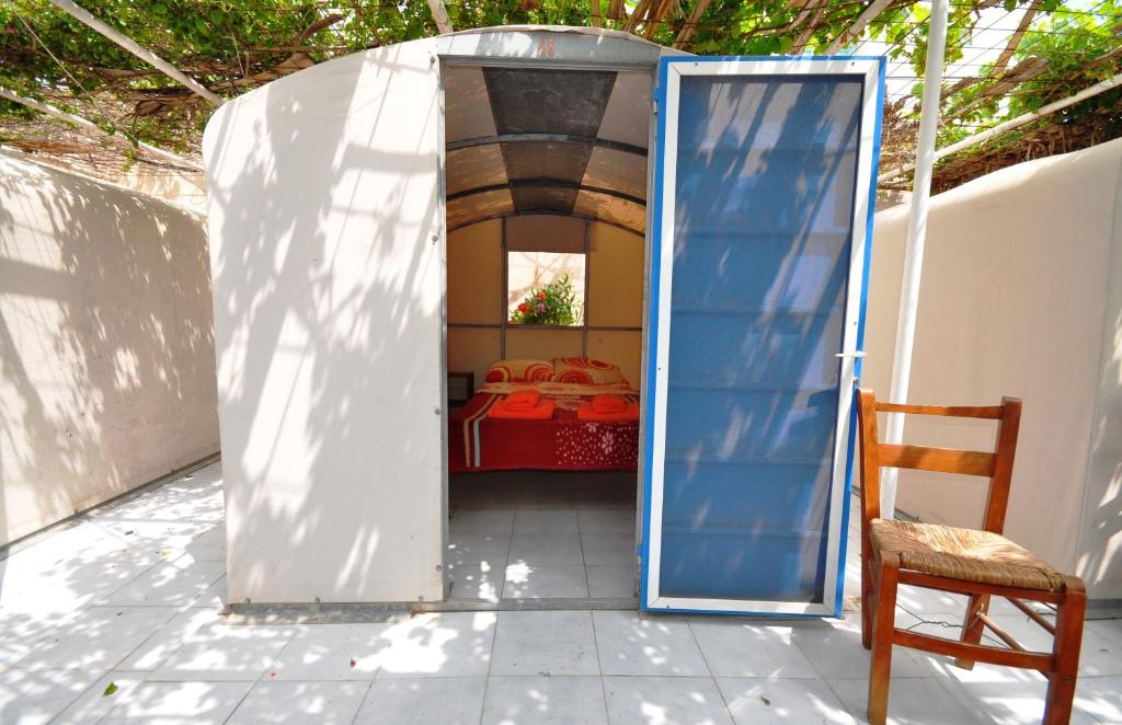 Номер (Двухместный шатер с 1 кроватью) хостела Santorini Hostel, Тира