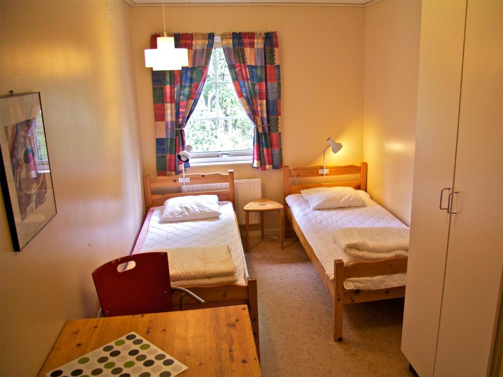 Двухместный (Двухместный номер с 2 отдельными кроватями и общей ванной комнатой - Размещение с домашними животными не допускается) хостела Gaffelbyn - Sundsvalls Vandrarhem, Сундсвалль
