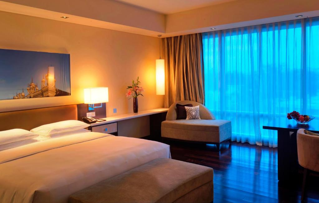 Двухместный (King Room with View - 20% Discount on Food & Beverages) отеля Park Hyatt Hyderabad, Хайдарабад