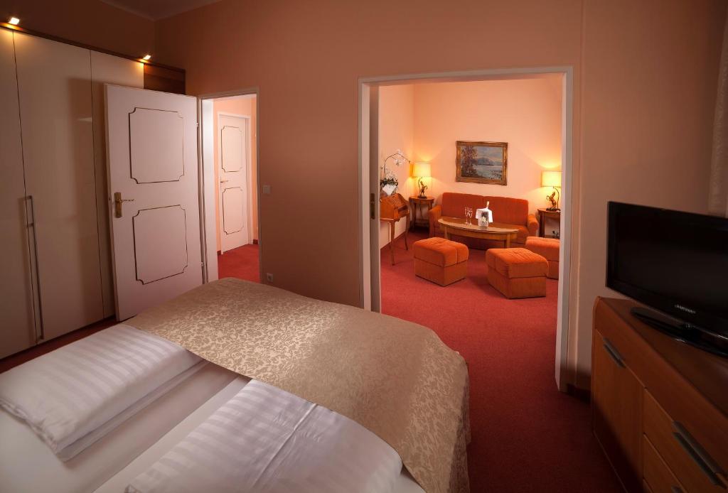 Сьюит (Люкс с 1 спальней) отеля Hotel Vier Jahreszeiten Salzburg, Зальцбург