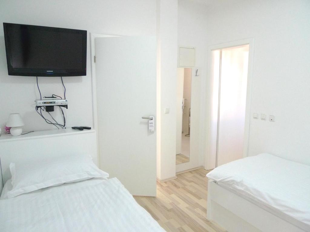Двухместный (Небольшой двухместный номер с 2 отдельными кроватями) гостевого дома Apartments Barbati, Новалья
