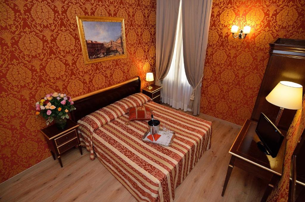 Двухместный (Двухместный номер с 1 кроватью или 2 отдельными кроватями) отеля Residenza Goldoni, Венеция