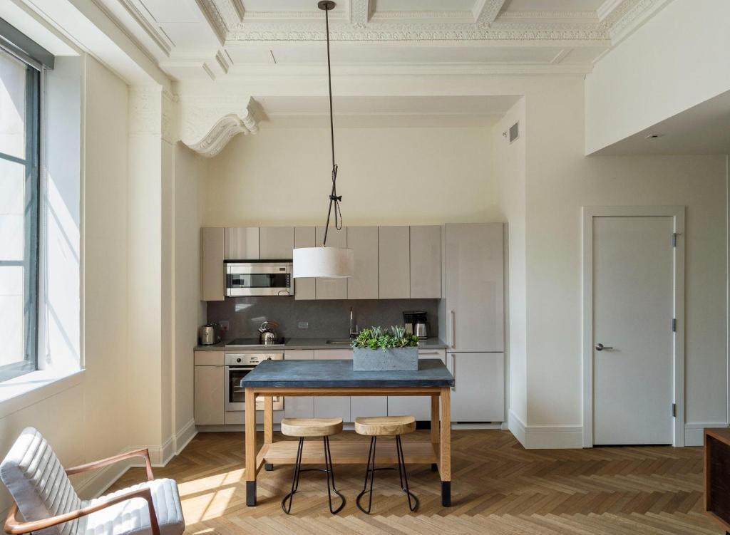 Четырехместный (Апартаменты «Премиум» с 2 спальнями), ROOST Midtown