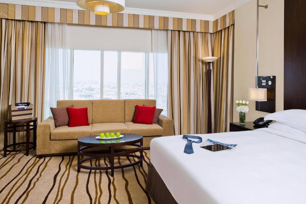 Двухместный (Клубный номер «Ротана Премиум» с кроватью размера «king-size») отеля Media Rotana Dubai, Дубай