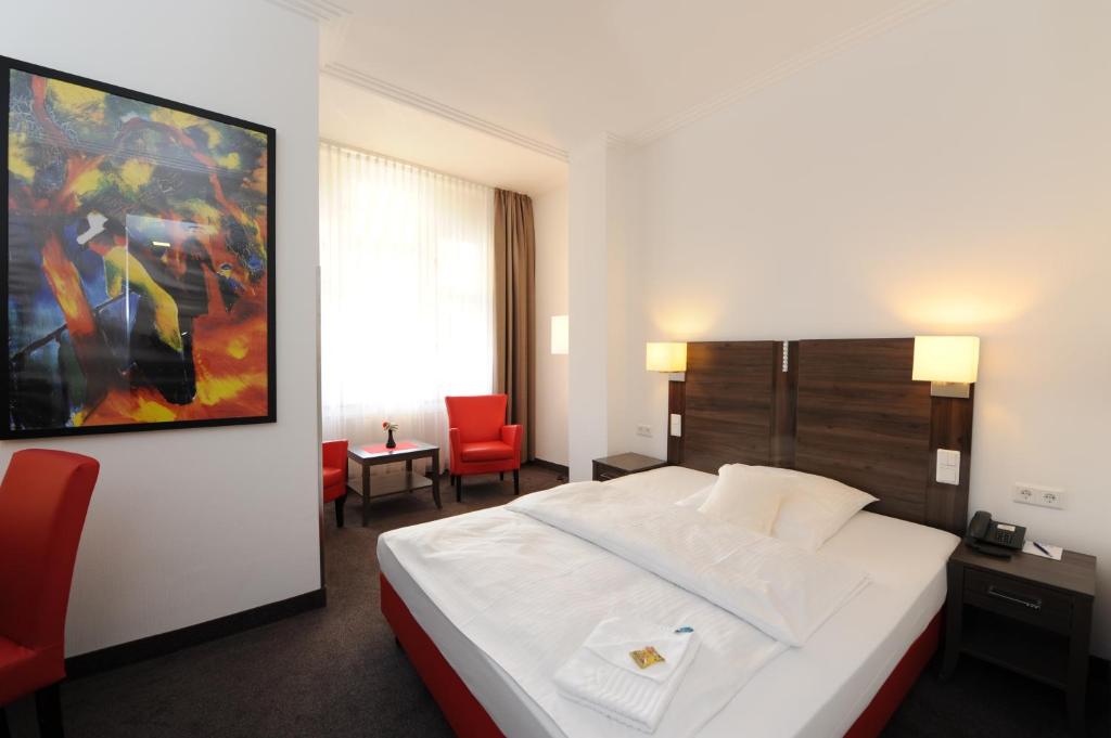 Двухместный (Стандартный двухместный номер с 1 кроватью) отеля Best Western Hotel Kaiserhof, Бонн