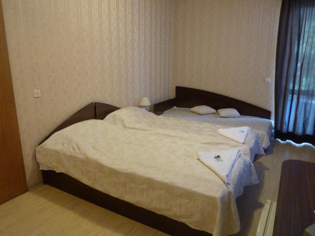 Трехместный (Трехместный номер с собственной ванной комнатой) гостевого дома Tarnovski Dom Guest Rooms, Велико-Тырново