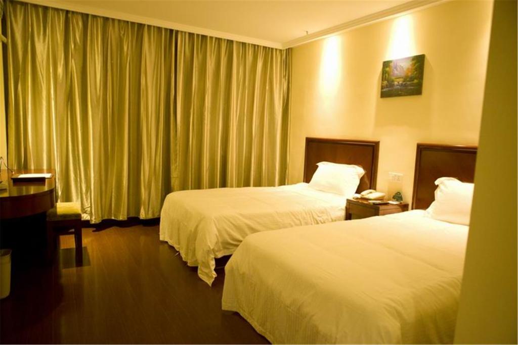 Двухместный (Стандартный двухместный номер с 2 отдельными кроватями) отеля GreeTree Inn JiangSu Suzhou Taiping High-speed North Station Express Hotel, Сучжоу