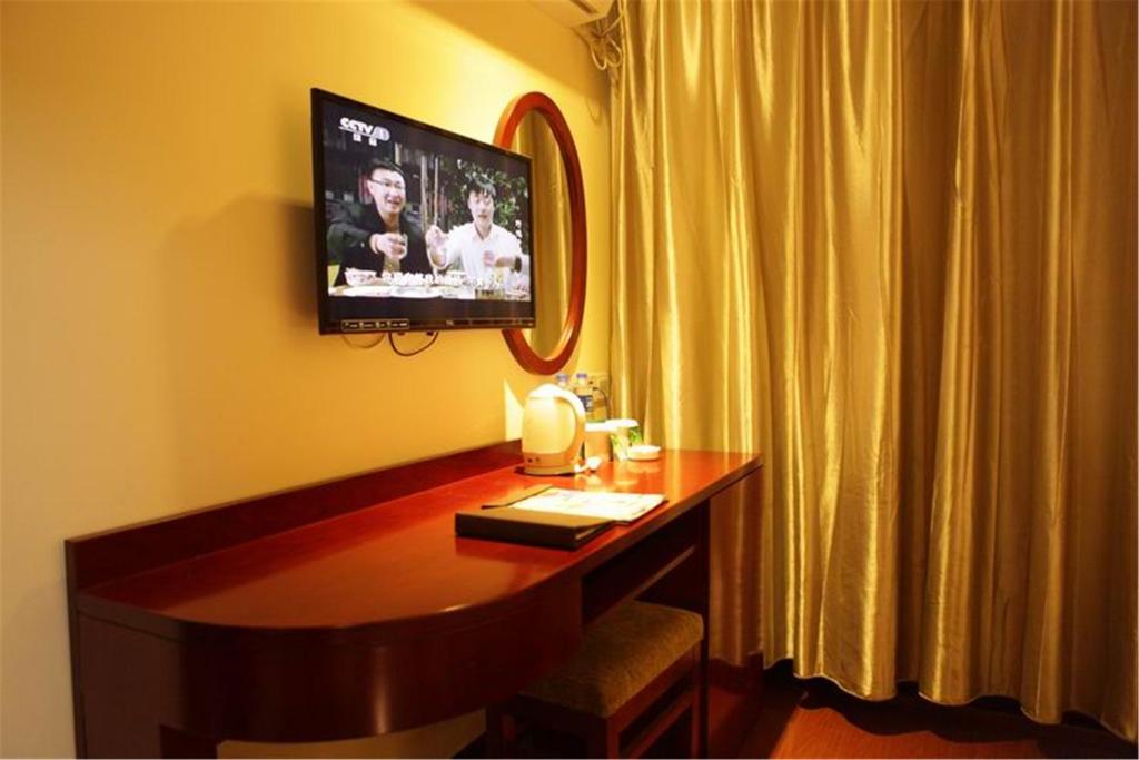 Двухместный (Двухместный номер Делюкс с 2 отдельными кроватями) отеля GreeTree Inn JiangSu Suzhou Taiping High-speed North Station Express Hotel, Сучжоу