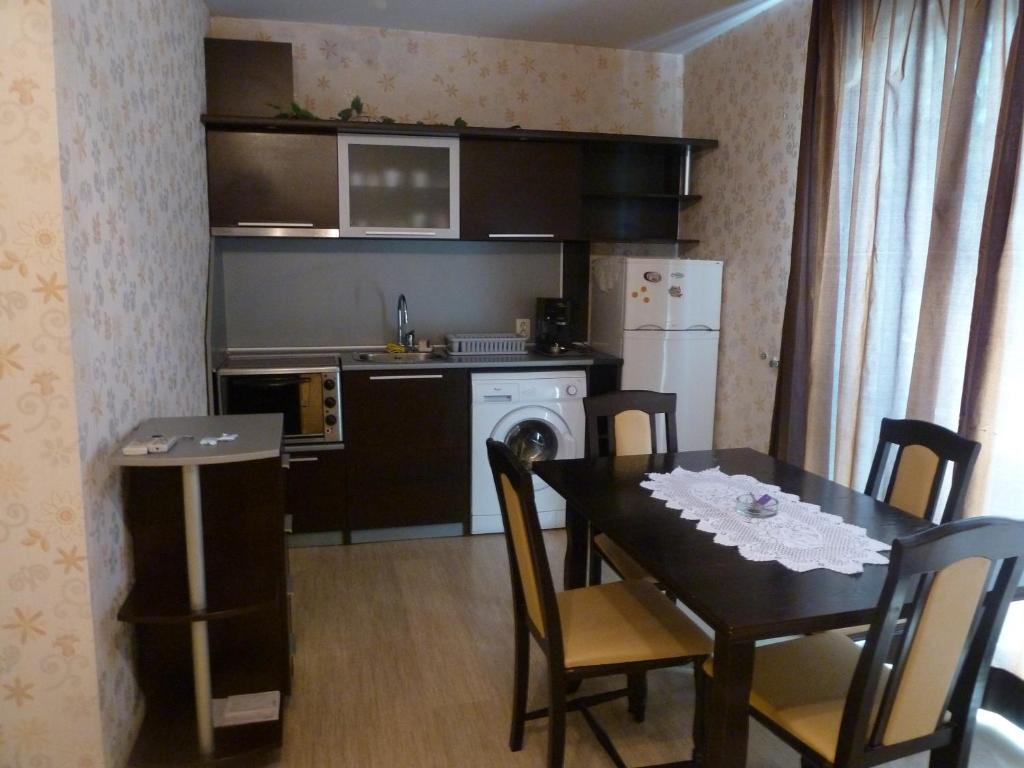 Студио (Большой номер-студио с балконом), Tarnovski Dom Guest Rooms