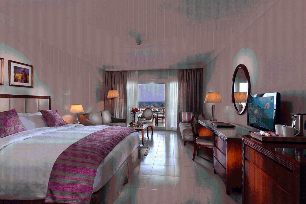 Двухместный (Улучшенный двухместный номер с 1 кроватью для молодоженов, вид на море) курортного отеля Baron Palace Sahl Hasheesh, Хургада