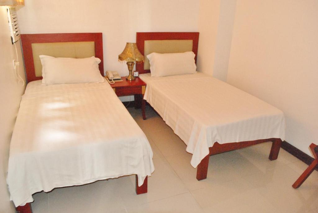 Двухместный (Улучшенный двухместный номер с 2 отдельными кроватями) отеля Dragon Home Inn, Себу
